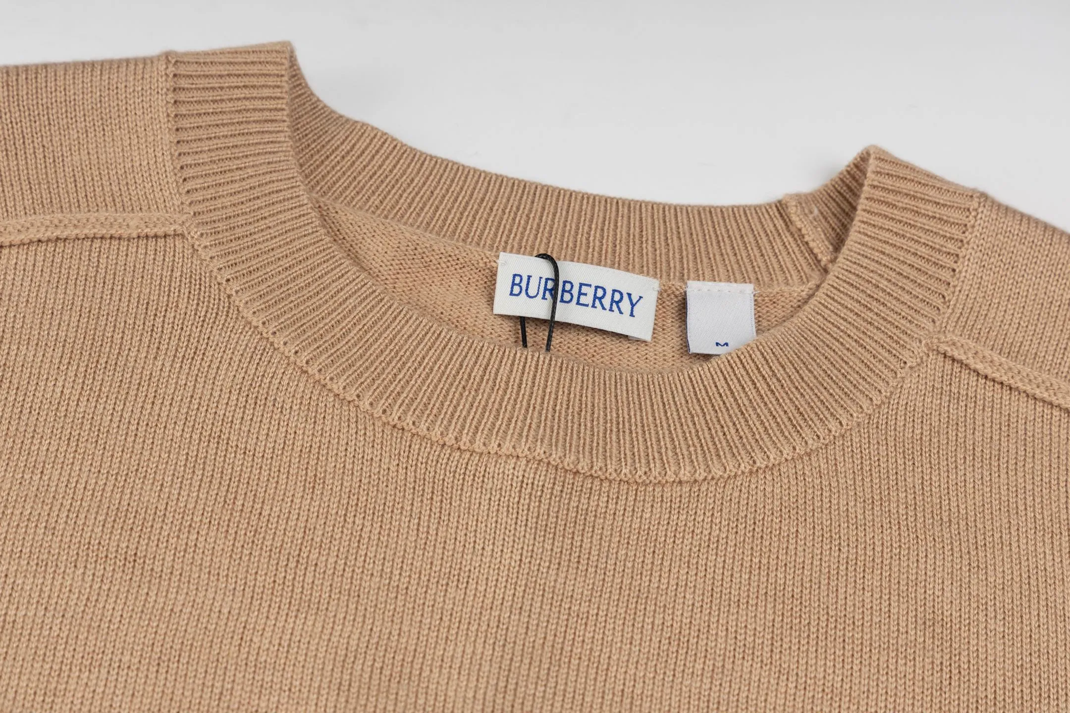 BBR （Khaki ） 11,294 ， ， B 。 ， Classic ， ， 。 ， Burberry ， 。 ， 。 ， ， 。 ， ， ， 。 Size:S/M/L